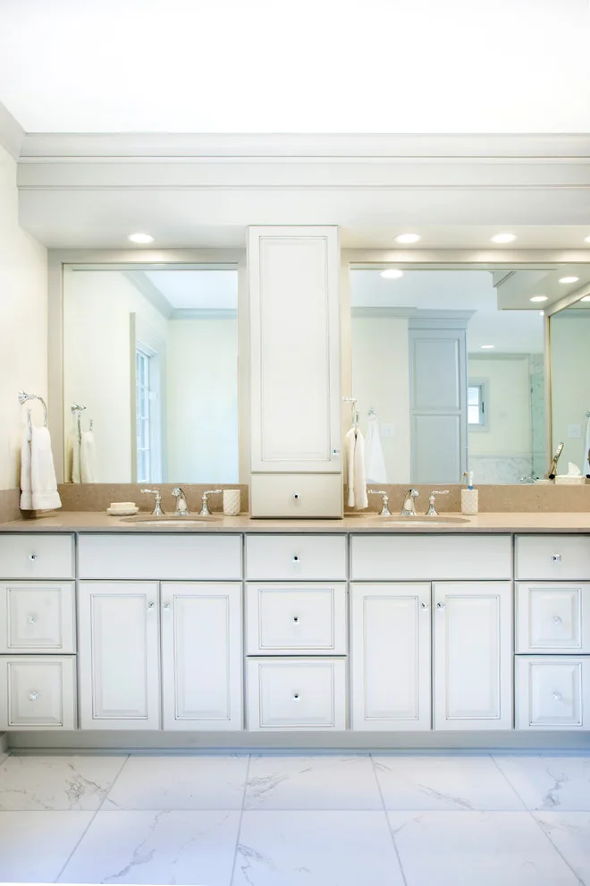 Ample Bathroom by Kitchens Unlimited - Photo 3