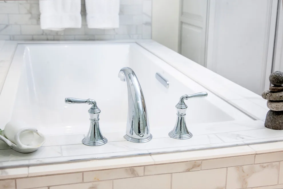 Ample Bathroom by Kitchens Unlimited - Photo 7