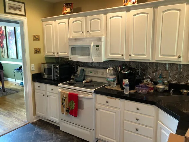 Jones at Stone Lakes by LifeStyle Kitchen & Bath - Photo 13