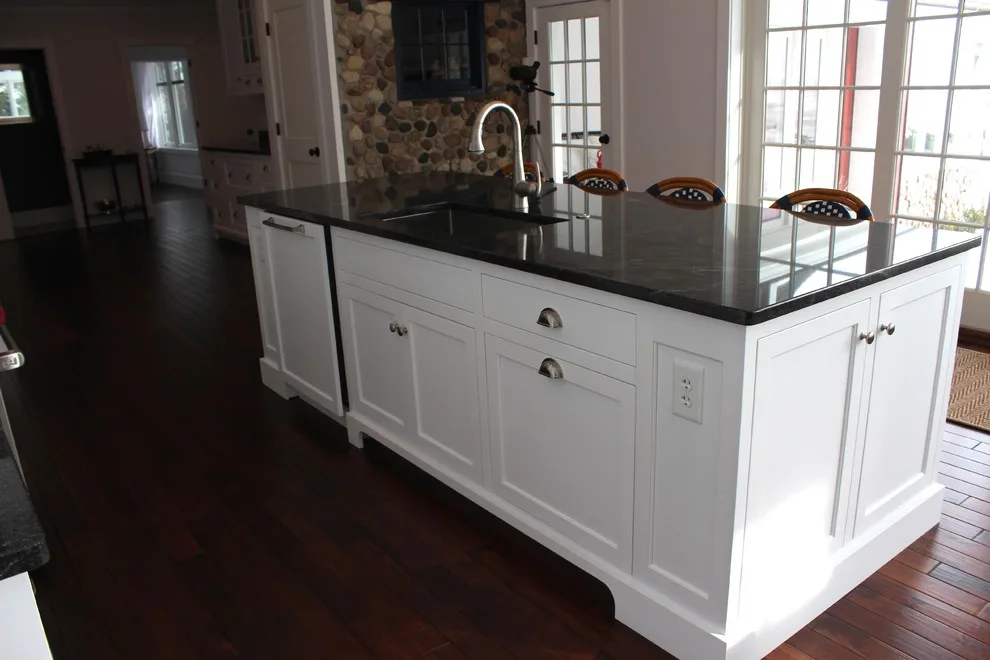 The Traditional Kitchen at the Lakehouse by Frontier Craftsmen - Photo 2