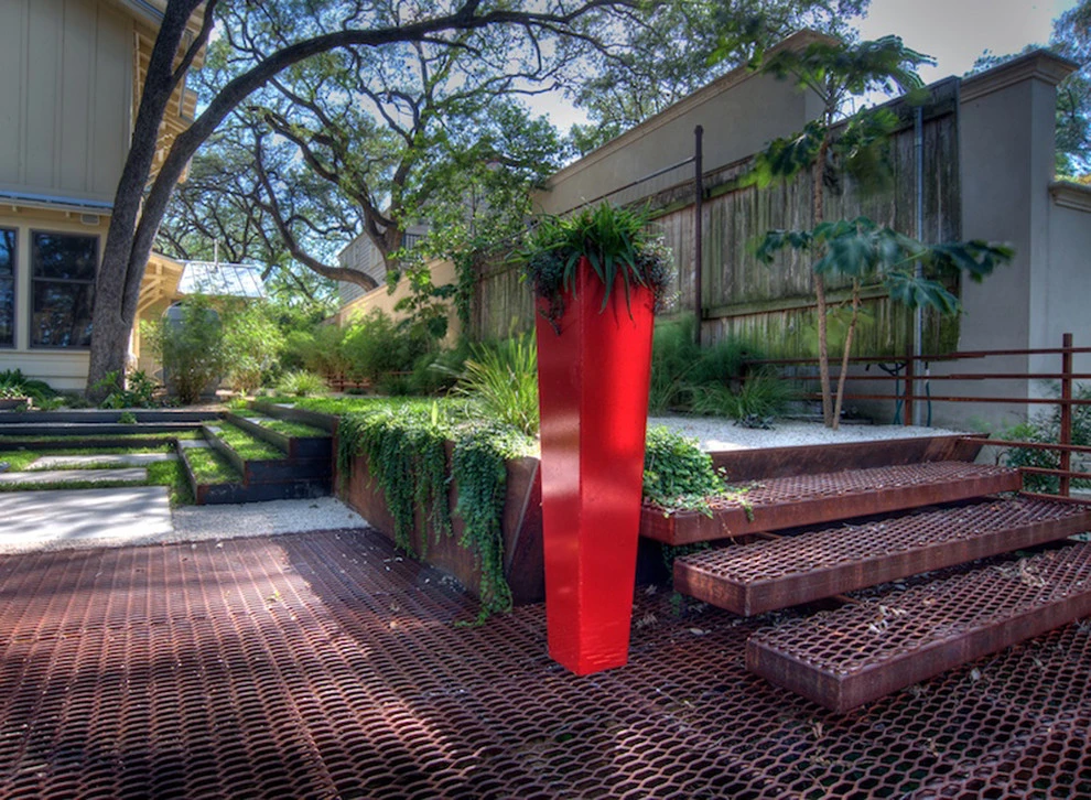 central austin hillside by D-CRAIN Design And Construction - Photo 2