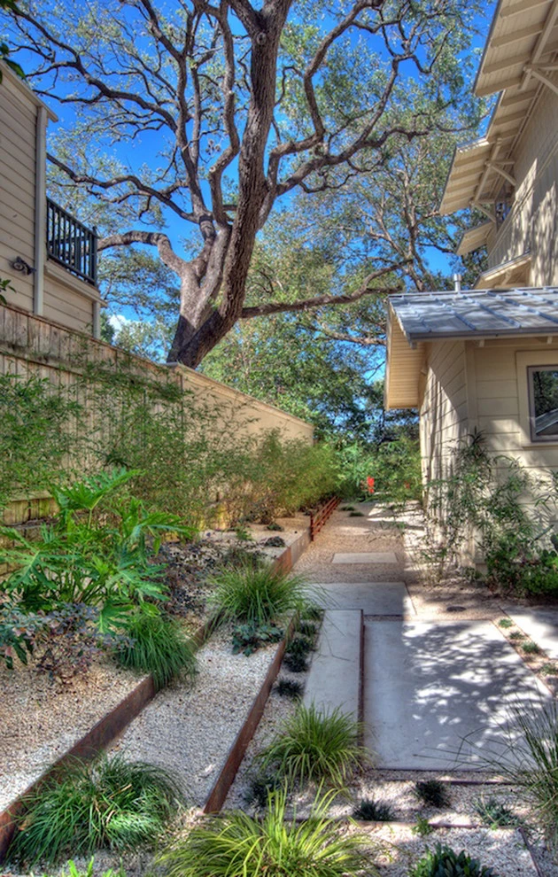 central austin hillside by D-CRAIN Design And Construction - Photo 4