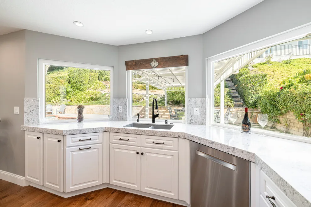 Thousand Oaks Kitchen Renovation and Staging by Hue Of You Decor, LLC - Photo 2