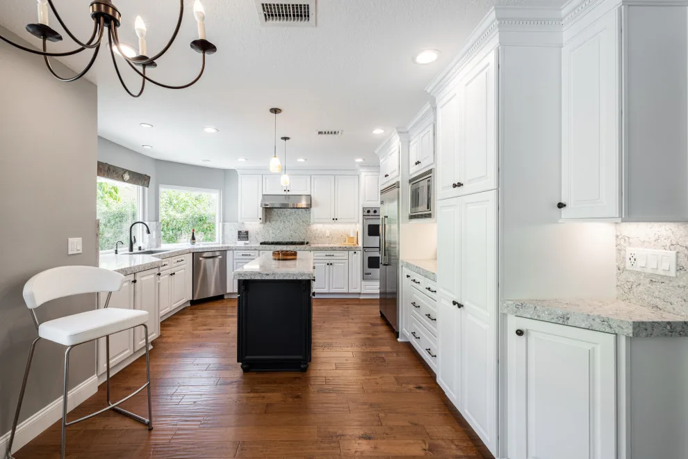 Thousand Oaks Kitchen Renovation and Staging by Hue Of You Decor, LLC - Photo 4