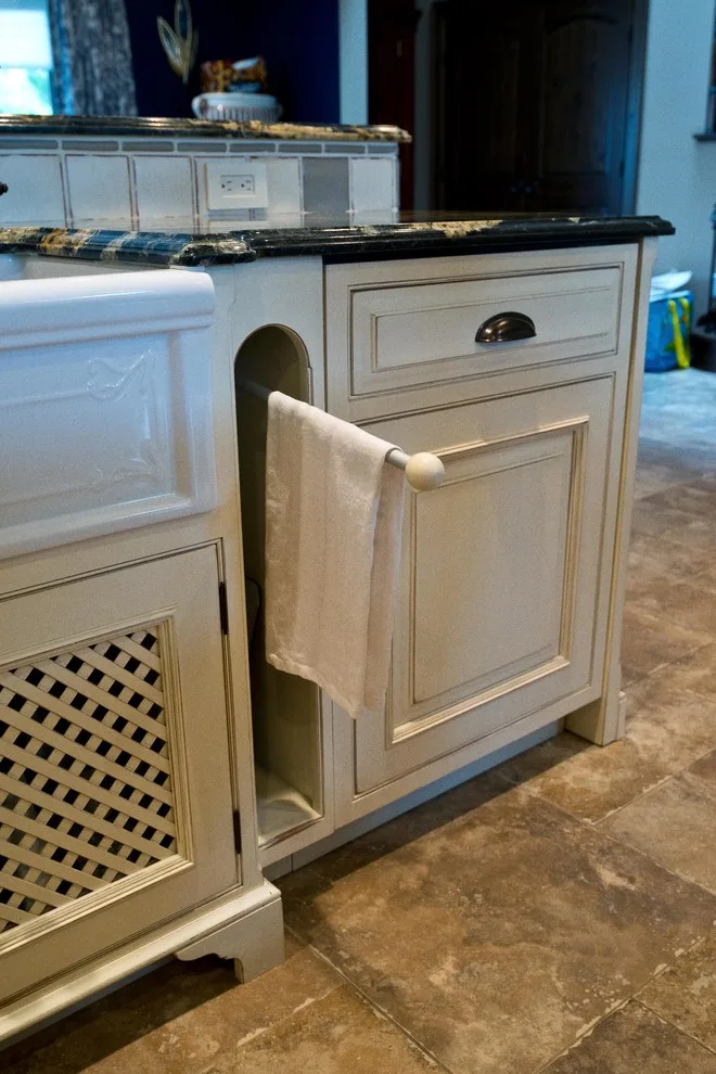 Bespoke Classic Kitchen by Merrick Kitchen & Bath, Ltd - Photo 3