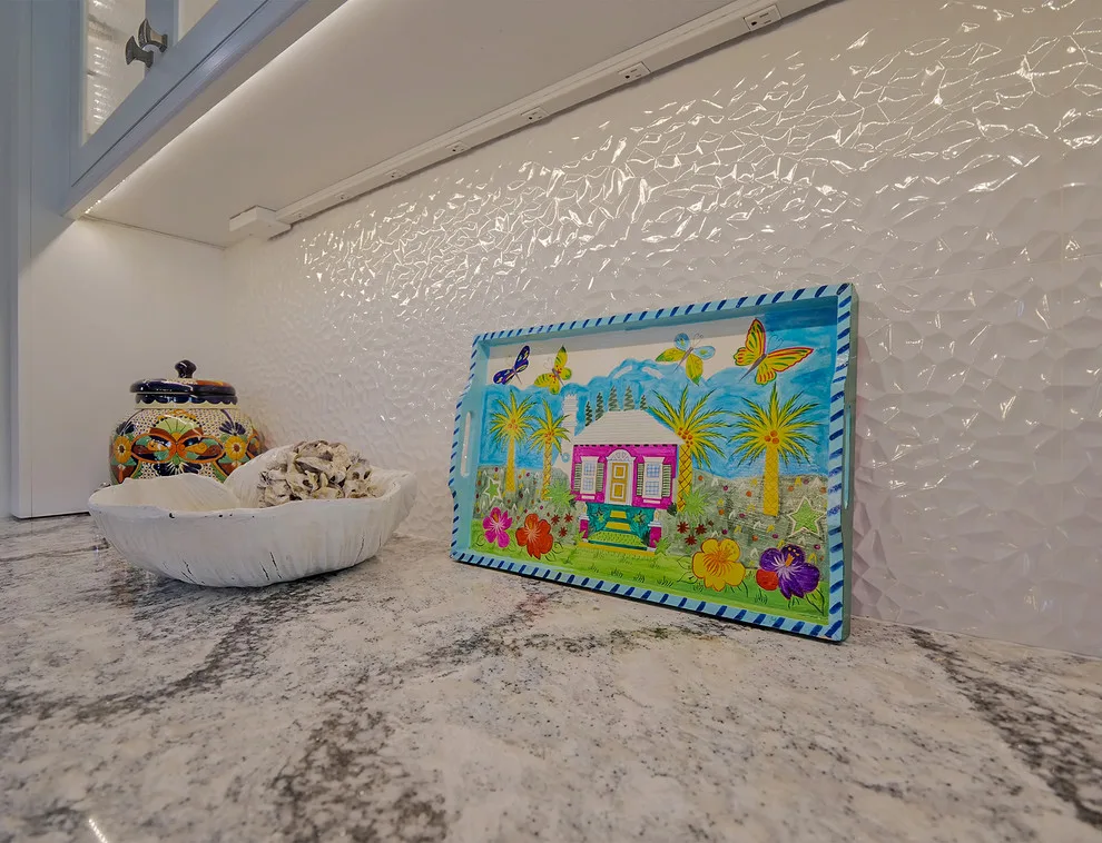 Tropical Makeover by Jayne Barth, Designer by Woodsman Kitchens And Floors - Photo 26