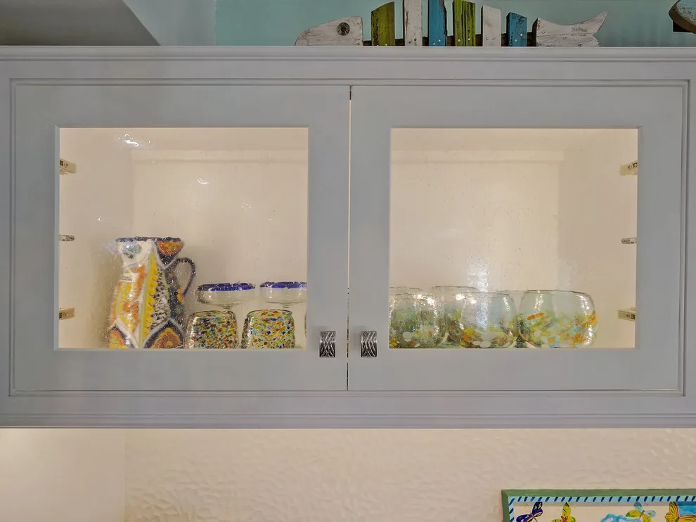 Tropical Makeover by Jayne Barth, Designer by Woodsman Kitchens And Floors - Photo 11