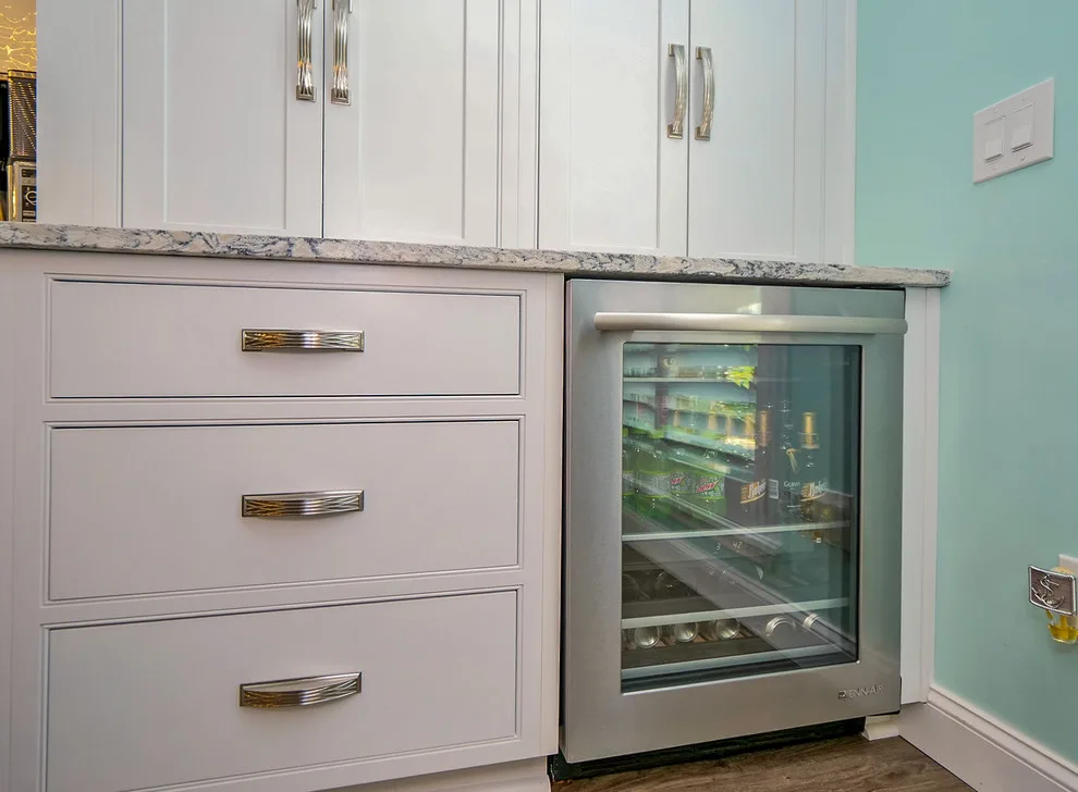 Tropical Makeover by Jayne Barth, Designer by Woodsman Kitchens And Floors - Photo 13