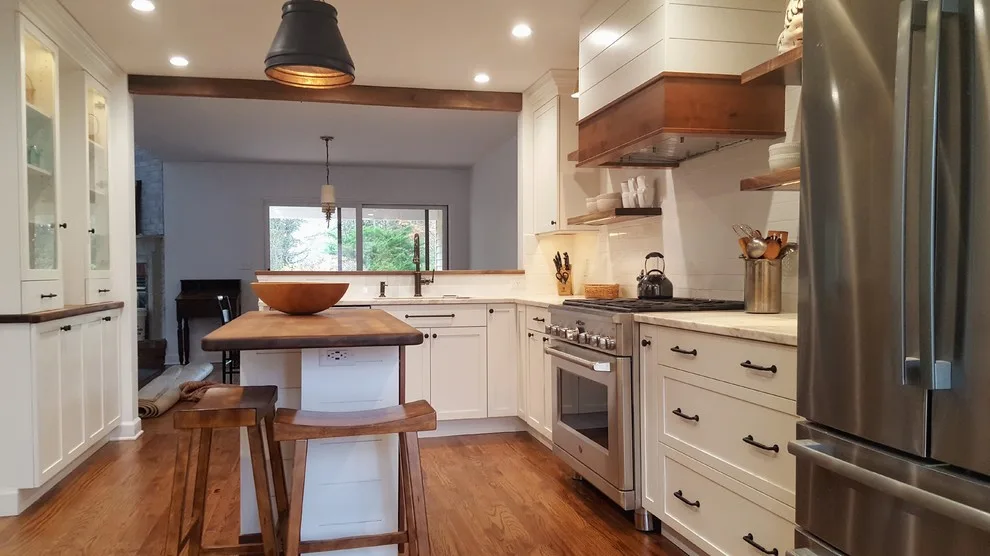 City Farmhouse Kitchen by Designers' Studio - Photo 2