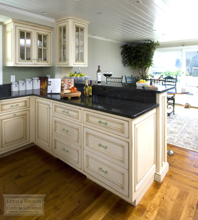 Yarmouth West by Lewis & Weldon Custom Kitchens - Photo 2