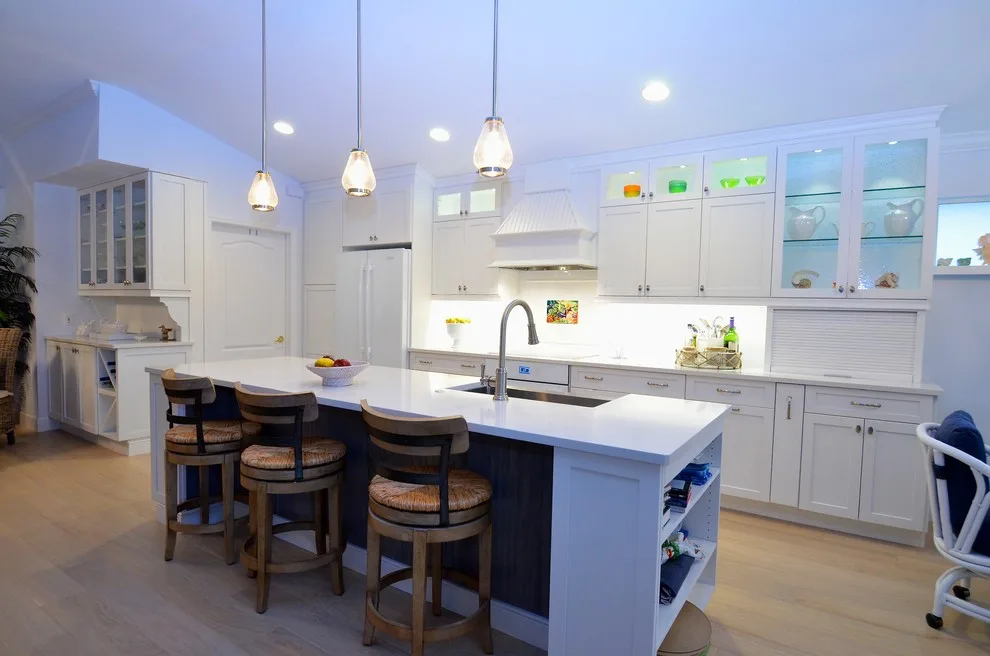 Light Shaker Kitchen by DaVinci Kitchens, Bath, & Cabinetry - Photo 7