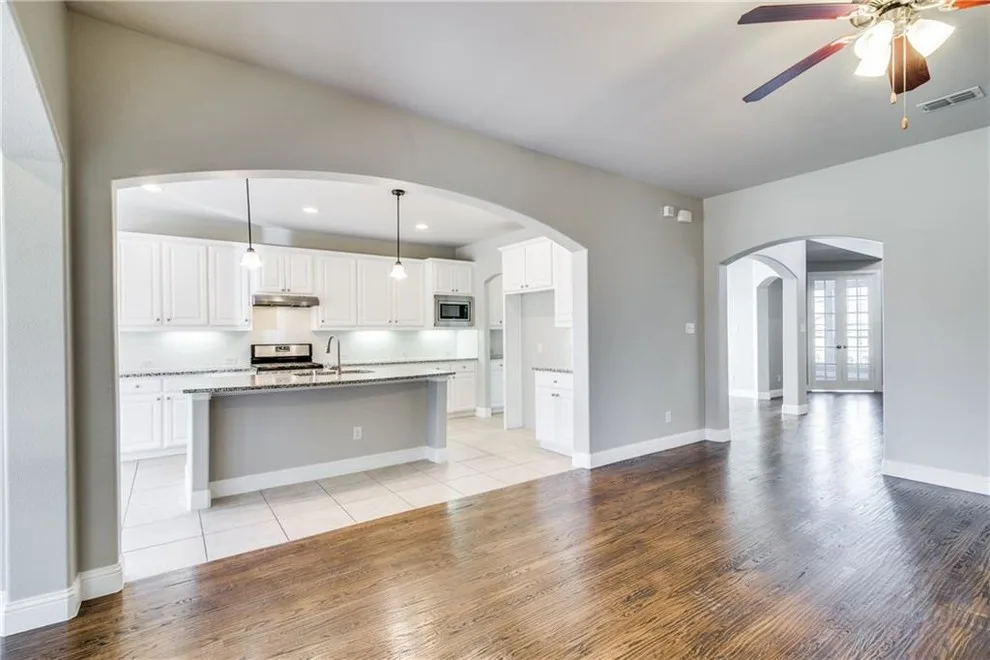 Interior Spaces by DFW Painting - Photo 18
