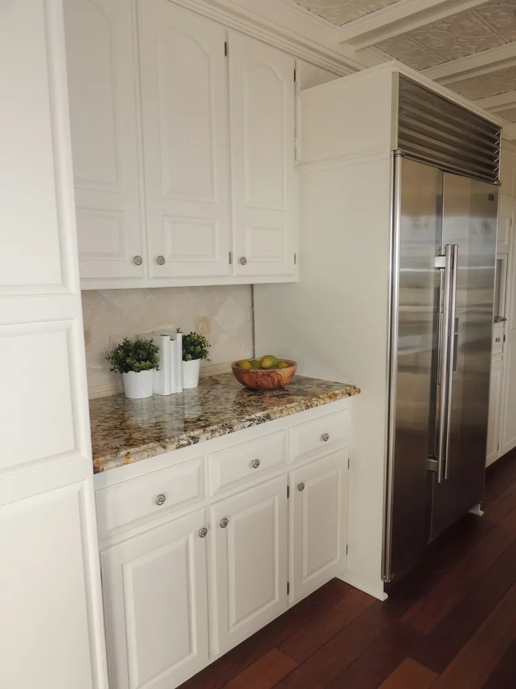 Kenmare Drive, Bloomington - Interior Repainting and Kitchen Cabinet Refinishing by Roell Painting Company - Photo 3