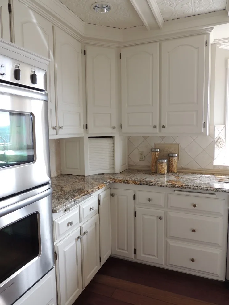 Kenmare Drive, Bloomington - Interior Repainting and Kitchen Cabinet Refinishing by Roell Painting Company - Photo 6