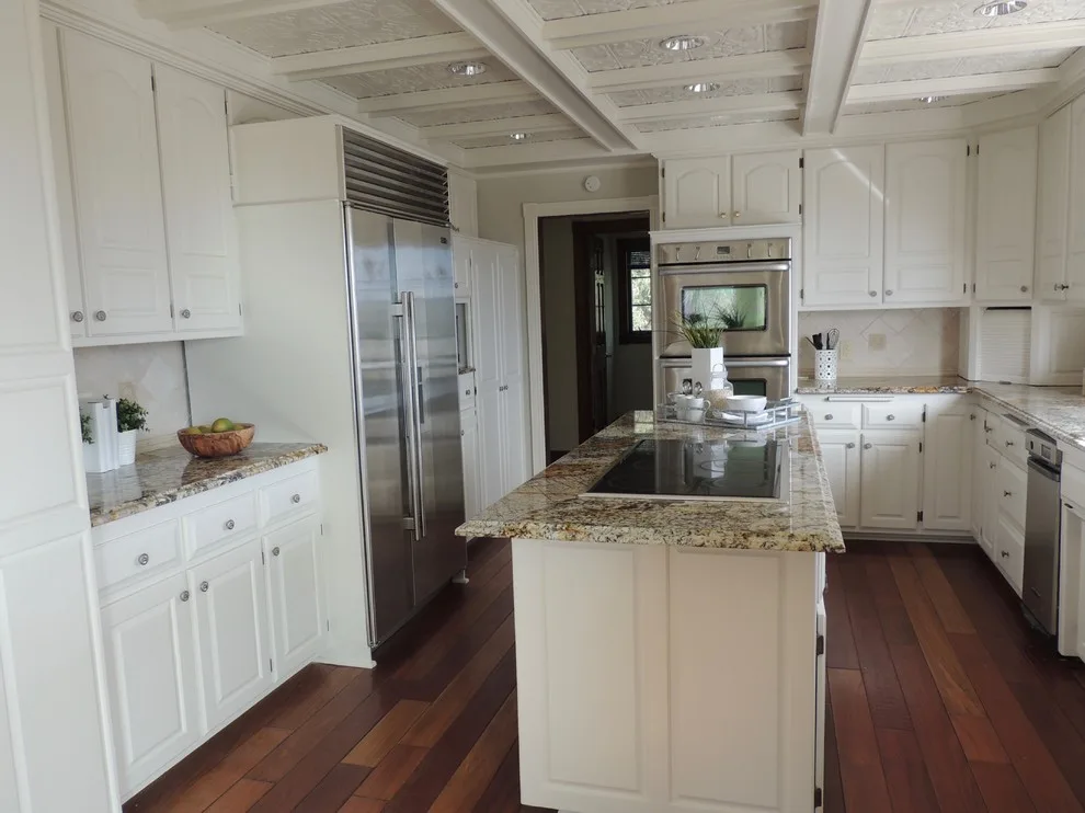 Kenmare Drive, Bloomington - Interior Repainting and Kitchen Cabinet Refinishing by Roell Painting Company - Photo 4