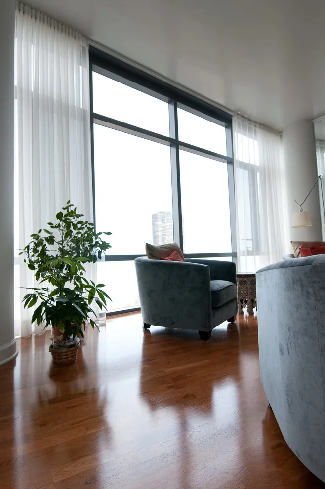 CONTEMPORARY LIVING ROOM - GLOSSY CEILING by Paint The Town Red - Color Consulting - Photo 2