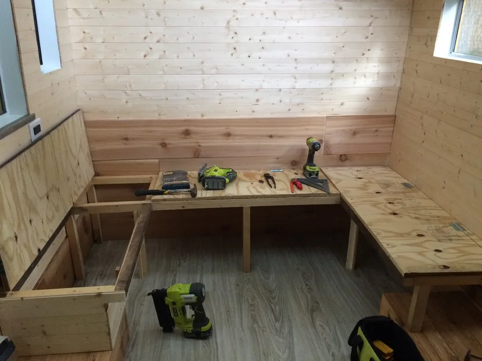 89 Square Foot Mobile Tiny Cabin by Fox Brothers Painting - Photo 2