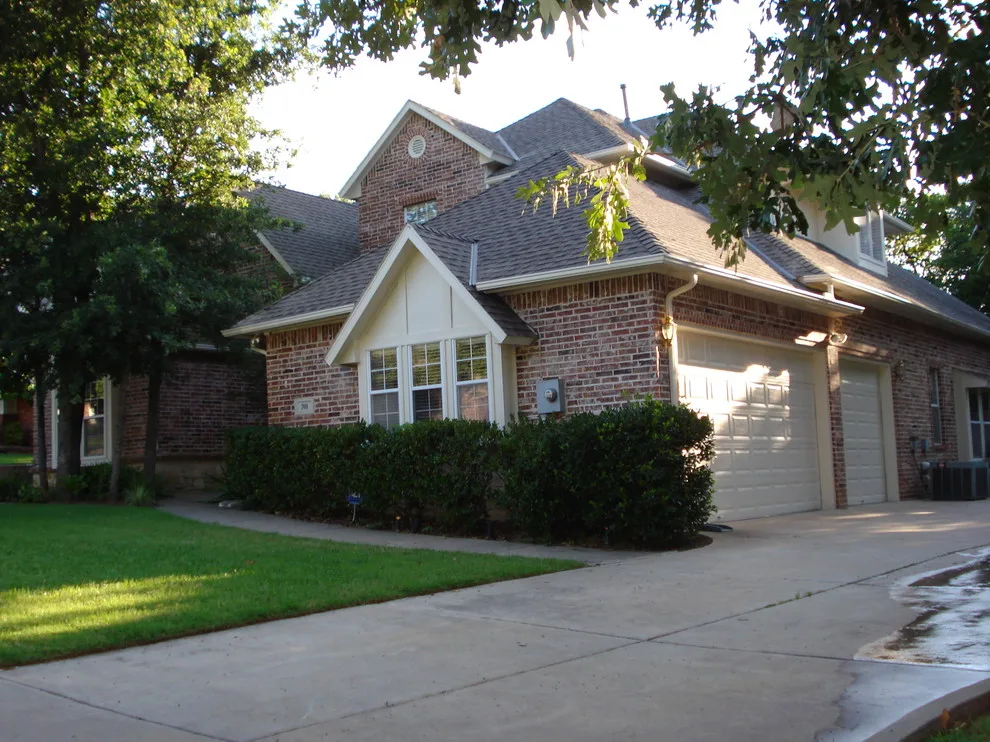 Decorated Dwellings by Savory's Construction And Painting - Photo 54