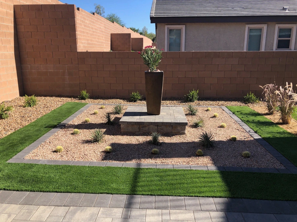 Modern Desert Landscape by Green Guru Landscaping - Photo 10