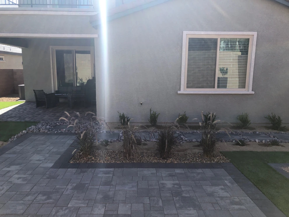 Modern Desert Landscape by Green Guru Landscaping - Photo 14