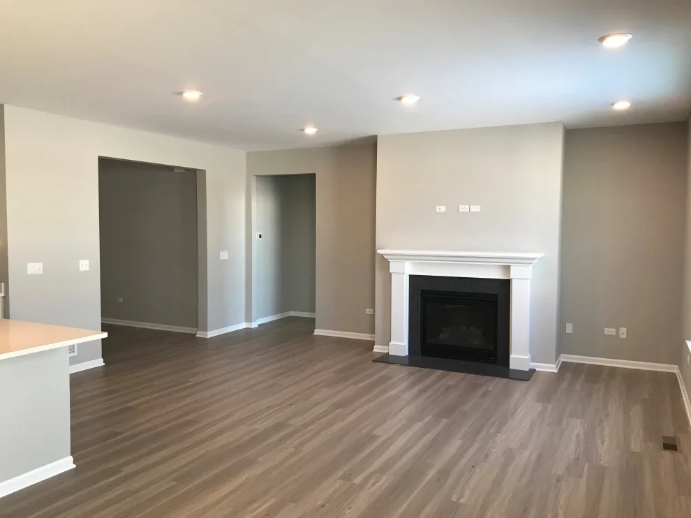 Ample Contemporary Lifestyle by R&J Painting LLC - Photo 3