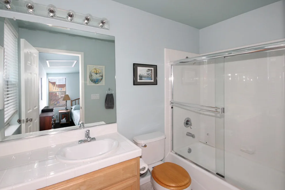 Meder Street Ten-Hued Interior by Transformational Color - Photo 6