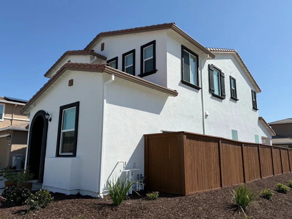 Forest Stucco Facade by B&S Painting Inc - Photo 4