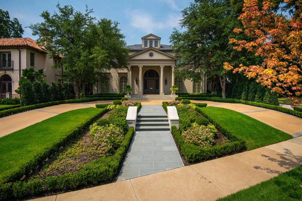 Highland Park Pool Garden by Harold Leidner Landscape Architects - Photo 4