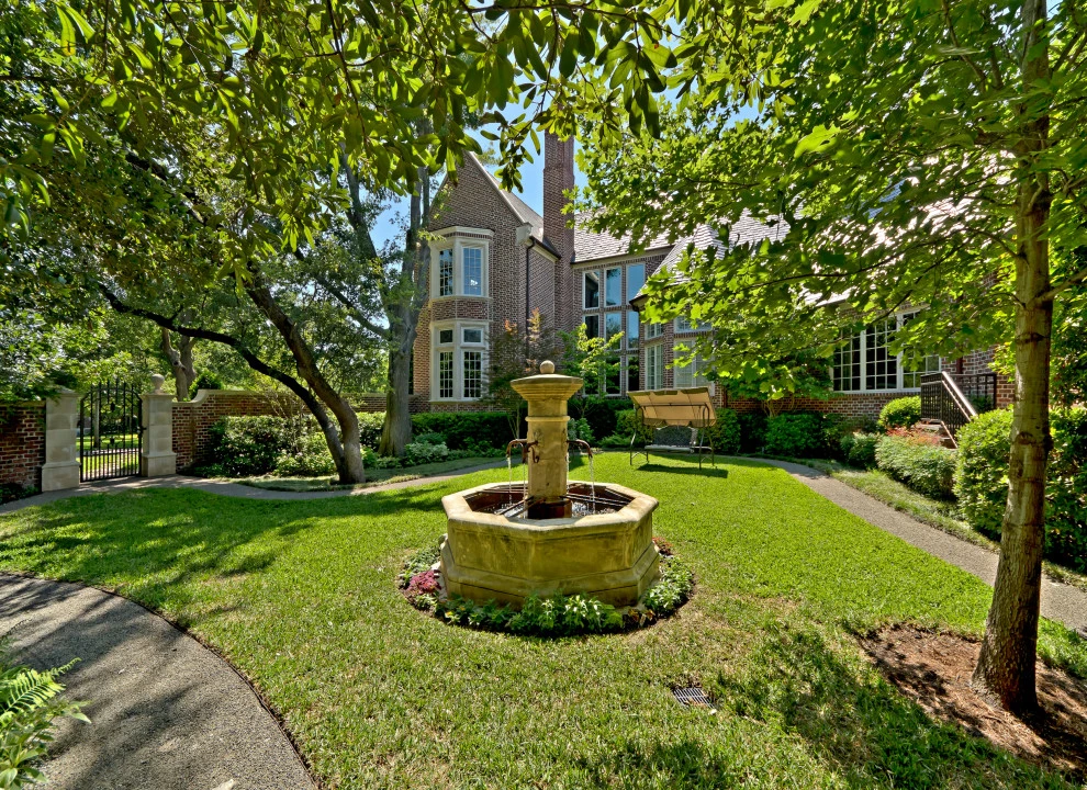 Deloache by Harold Leidner Landscape Architects - Photo 7