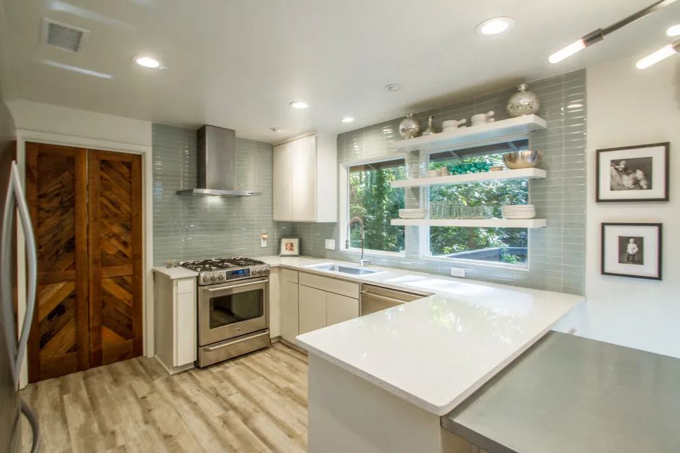 Leawood Canopy Retreat by Dwellings, Inc. - Photo 6