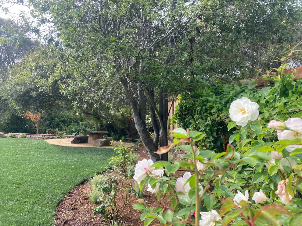 Elegant backyard entertainment space by Jennifer Bromme Landscape Design - Photo 4