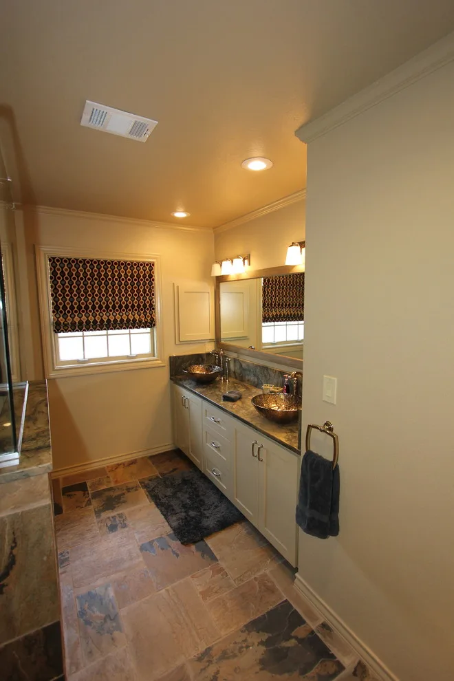 Upscale Guest Bathrooms in Amarillo by Bobby Sanders -- Sanders Design Build - Photo 2