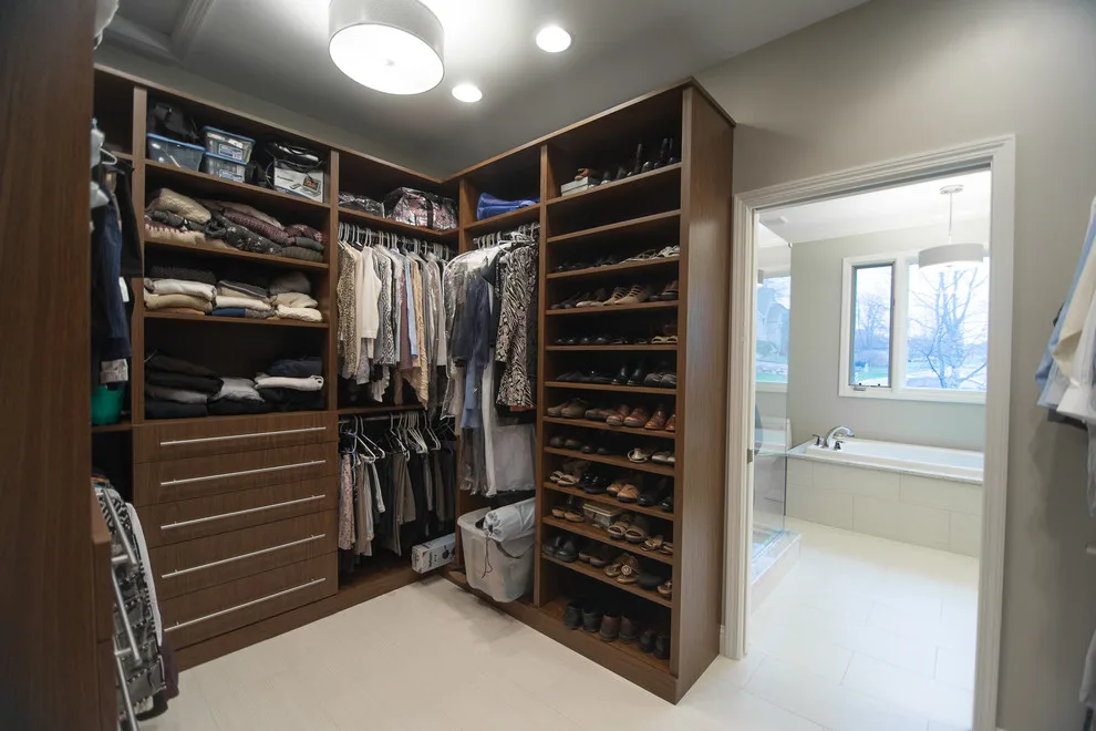 LZ Executive Suite by Labra Design Build - Photo 4