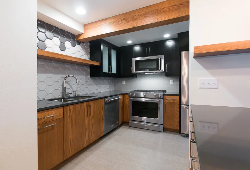 Modern Magle Kitchen by Freestone LLC Design-build - Photo 7