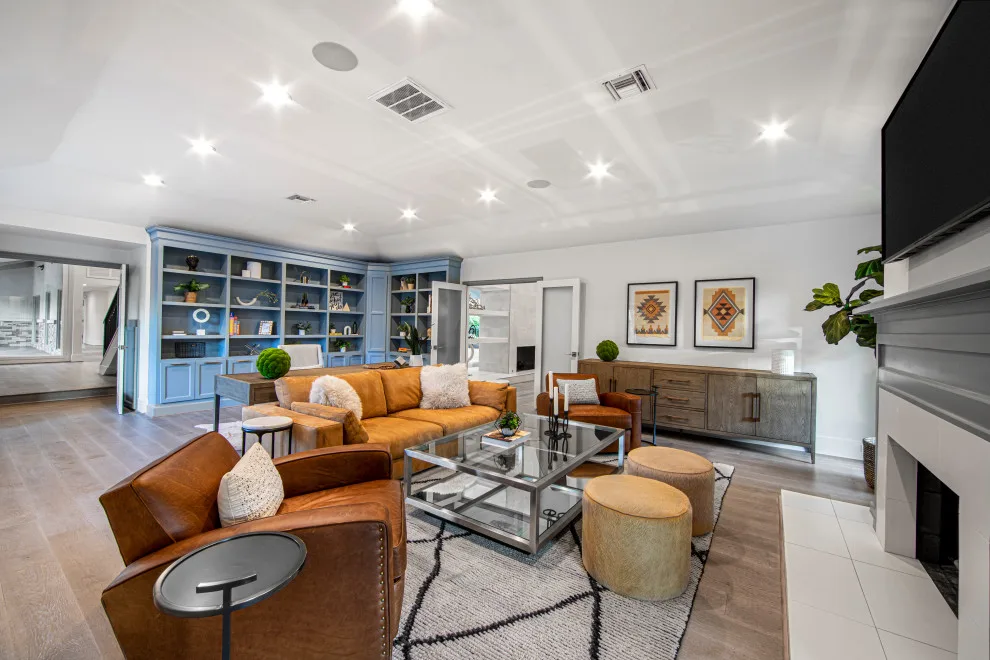Mid-20th Century by ONE Eleven Ltd. - Photo 3