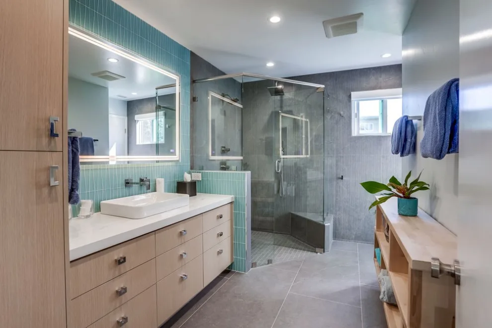 Mira Mesa Primary Bathroom and Fireplace by DM Hultenius Corporation - Photo 3