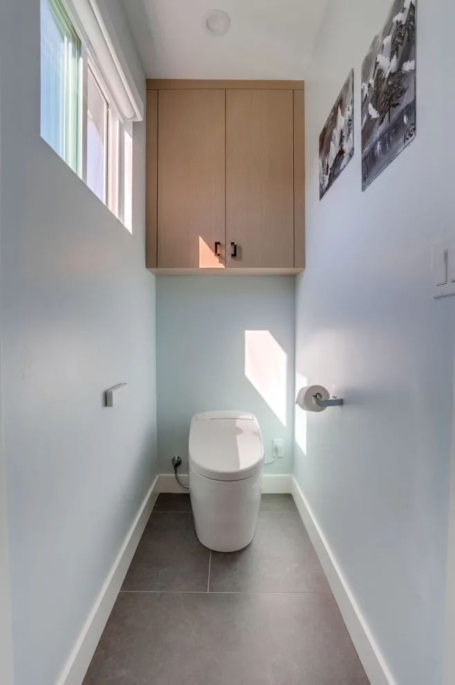 Mira Mesa Primary Bathroom and Fireplace by DM Hultenius Corporation - Photo 7