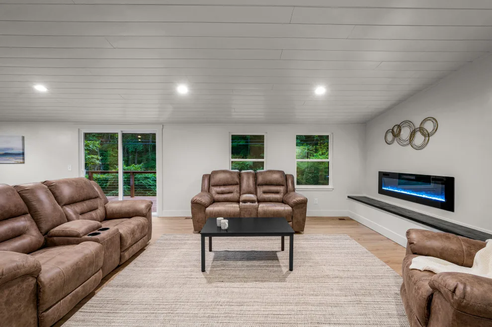 Contemporary Expansion and Renovation in Sevierville by Buildersmith Inc. - Photo 7