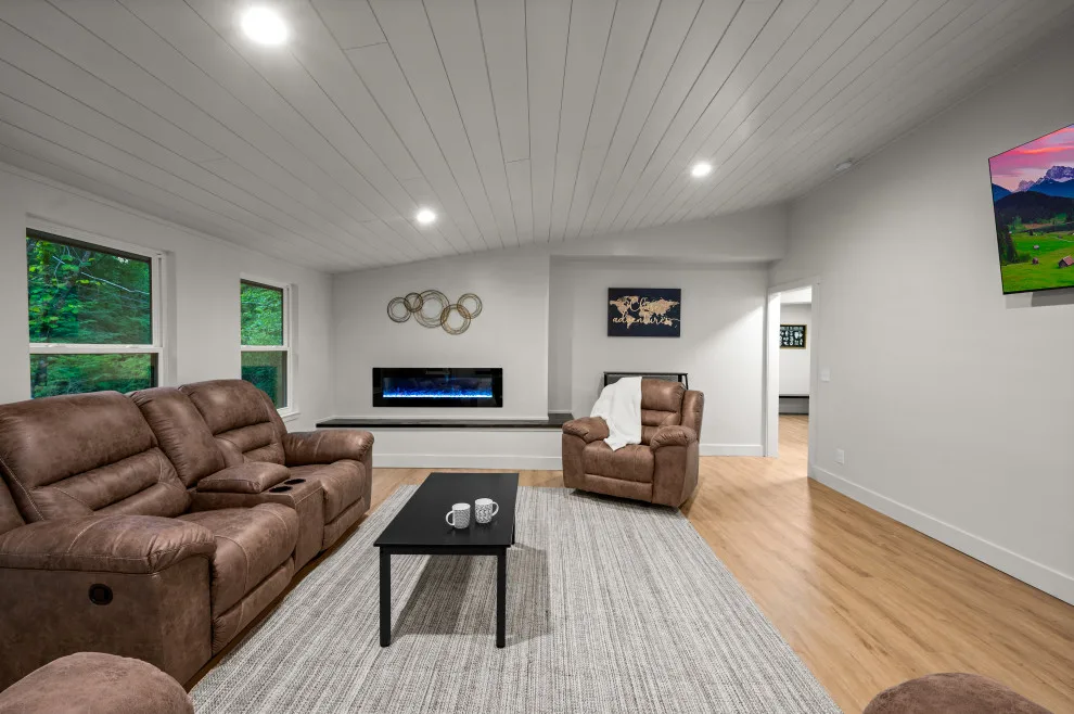 Contemporary Expansion and Renovation in Sevierville by Buildersmith Inc. - Photo 10