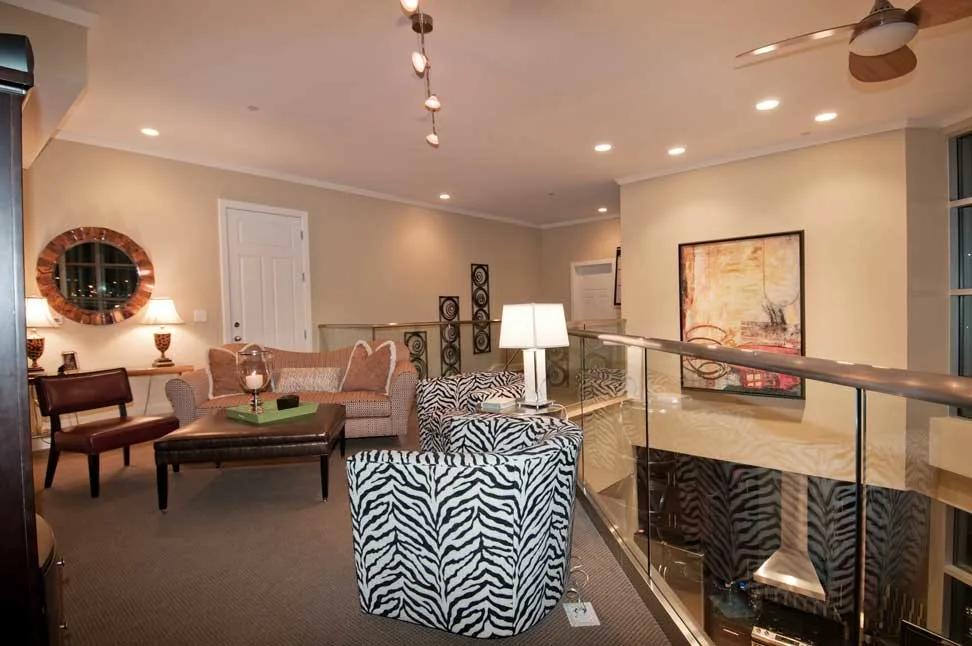 Contemporary Flat by The Lee W. Robinson Company - Photo 8