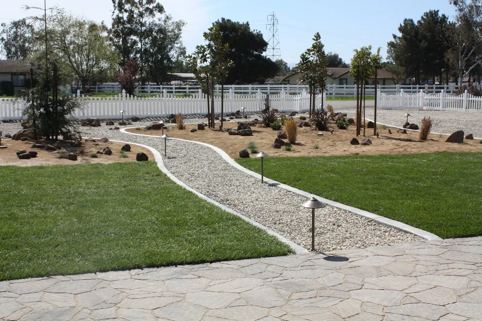 Contemporary Riverbank by Traina Thought Landscapes - Photo 4
