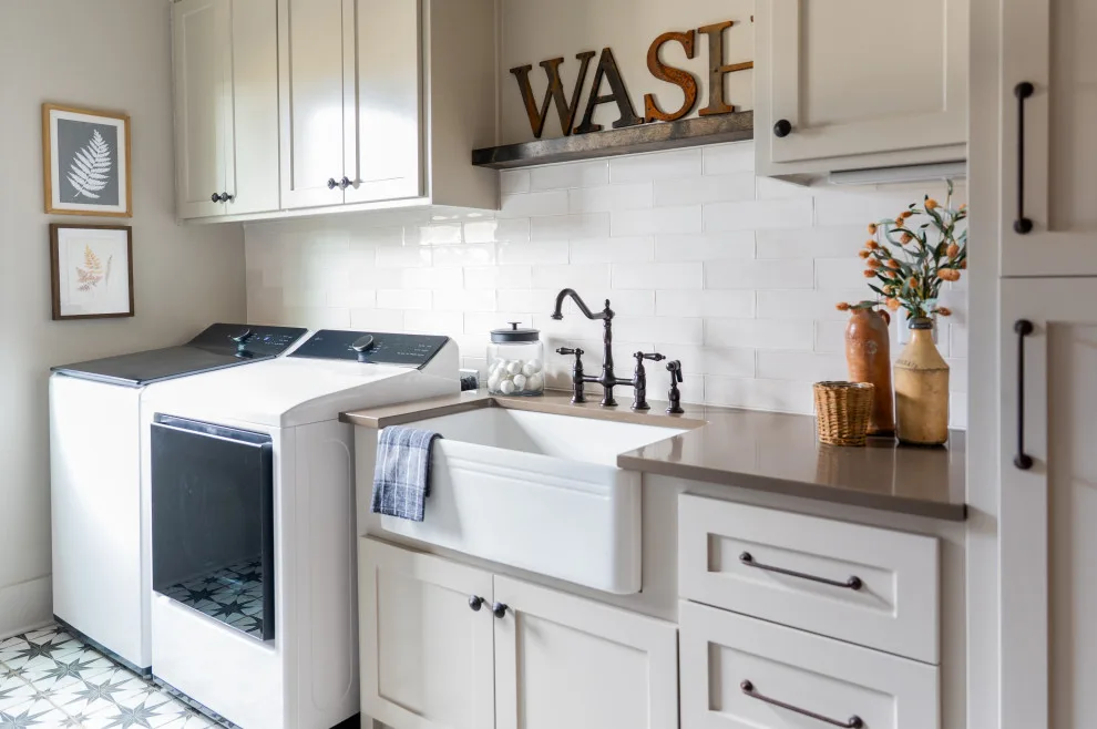 Contemporary Farmhouse Laundry Space by Bret Franks Construction, Inc. - Photo 4