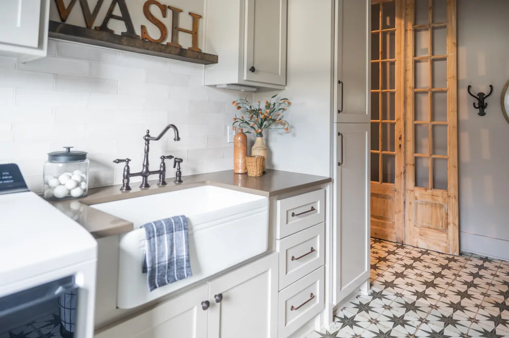 Contemporary Farmhouse Laundry Space by Bret Franks Construction, Inc. - Photo 5