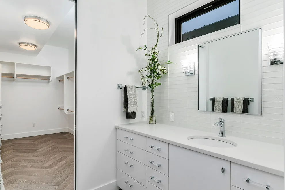 Modern House Construction by Solitude Homes - Photo 26