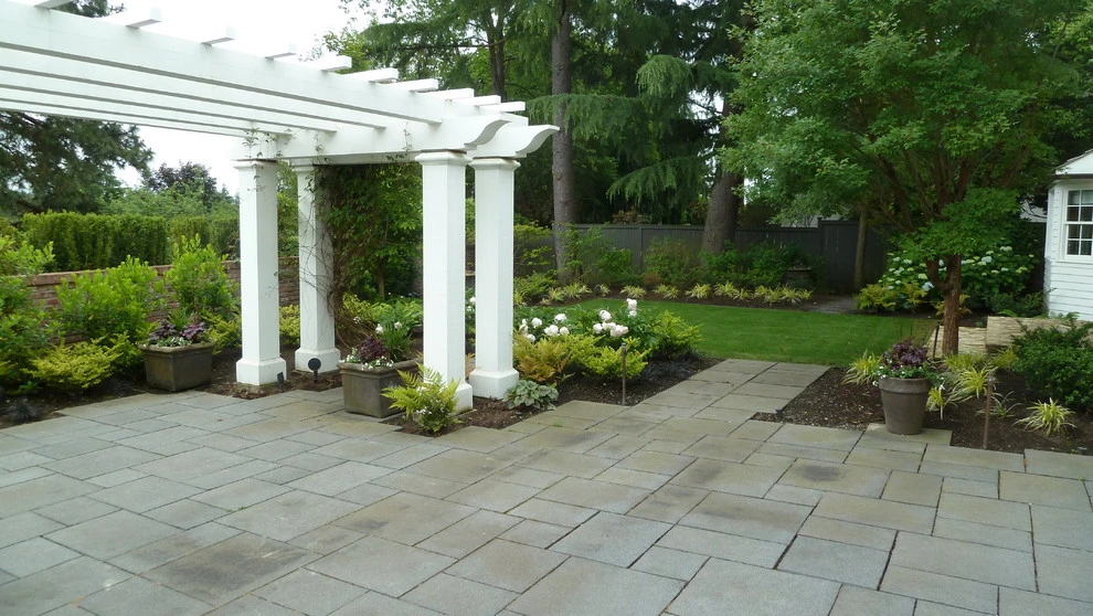 Medina Residence by Lankford Associates Landscape Architects - Photo 6