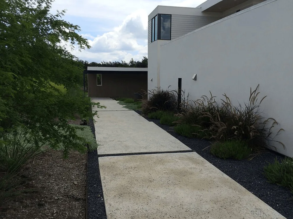 Contemporary Scenery by Yarrow Landscaping - Photo 2