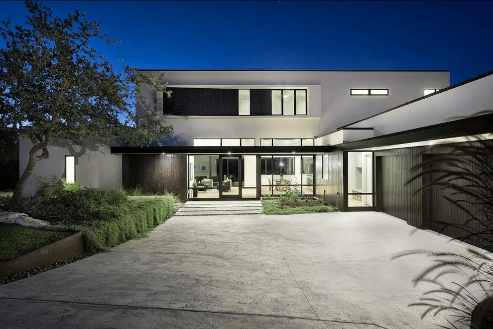 Contemporary Scenery by Yarrow Landscaping - Photo 6