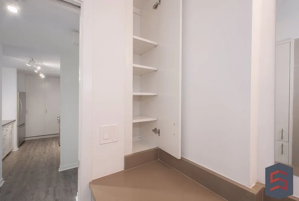 Contemporary Turtle Creek Apartment by Sardone | McLain - Photo 14