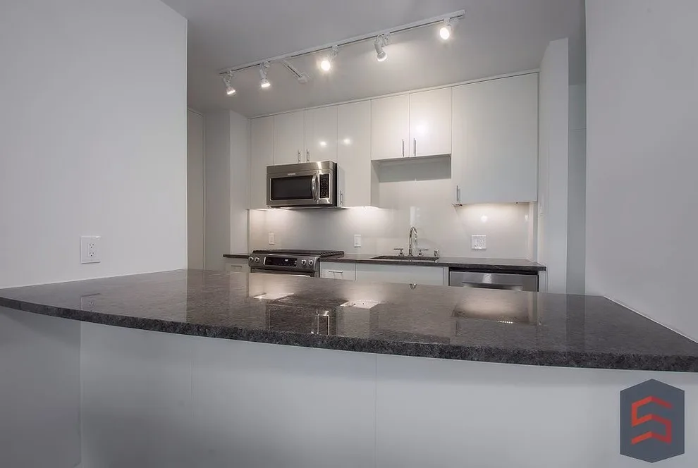 Contemporary Turtle Creek Apartment by Sardone | McLain - Photo 15