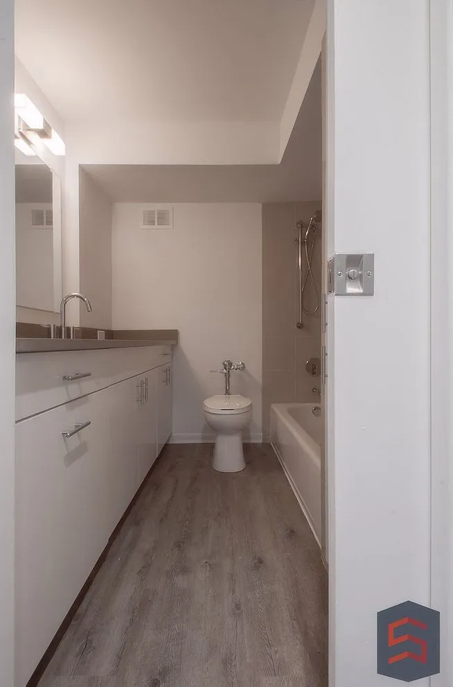 Contemporary Turtle Creek Apartment by Sardone | McLain - Photo 7